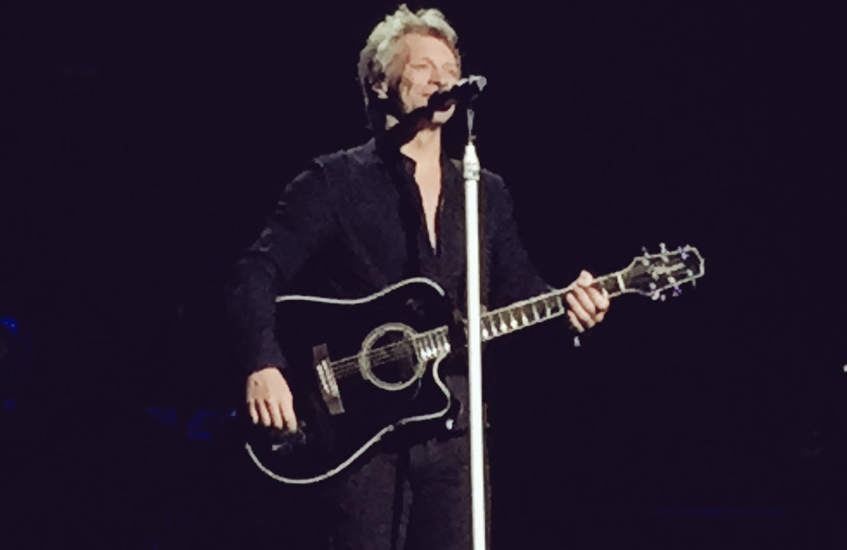 Mix1041's tweet image. Thanks to @BonJovi for playing @CBSRadio's exclusive show tonight! @wzlx @965tic @WCBSFM @Fresh1027NY @Radiodotcom @IslandRecords
