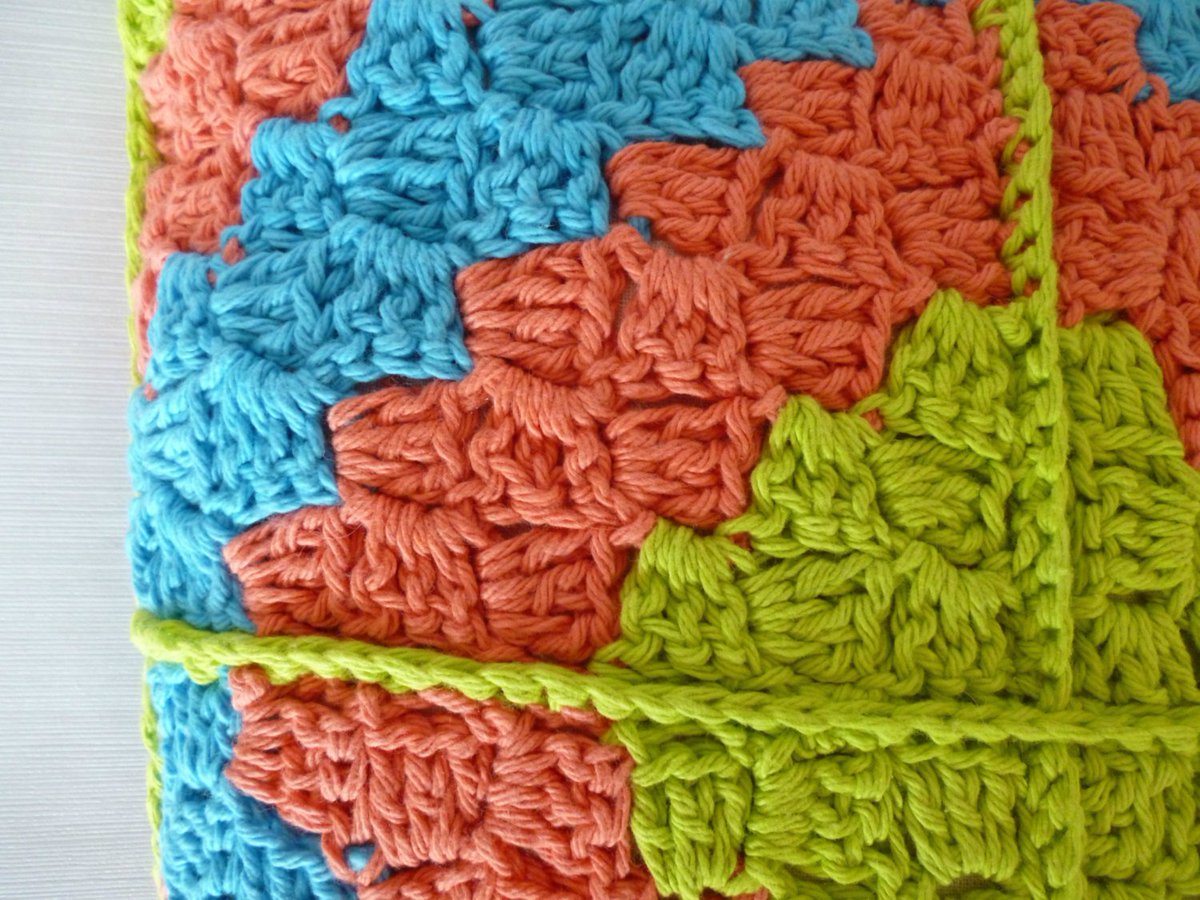 khaosandkismet's tweet photo. Crochet cushion, cotton cushion, pillow https://t.co/m71GAuJQcM #Crochet #ColorfulCushion https://t.co/wd4ibT349U