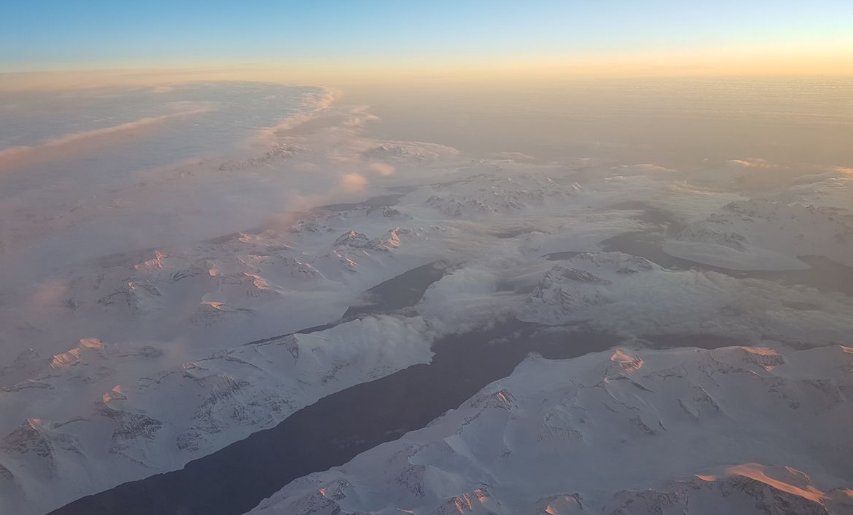 flight_report's tweet photo. #AirlineReview: @Icelandair 757 Saga Business class - A reasonably priced upgrade ✈️ https://t.co/kNOatiX5DD #PaxEx #AvGeek #Travel #Iceland https://t.co/QVwKz4e7nO