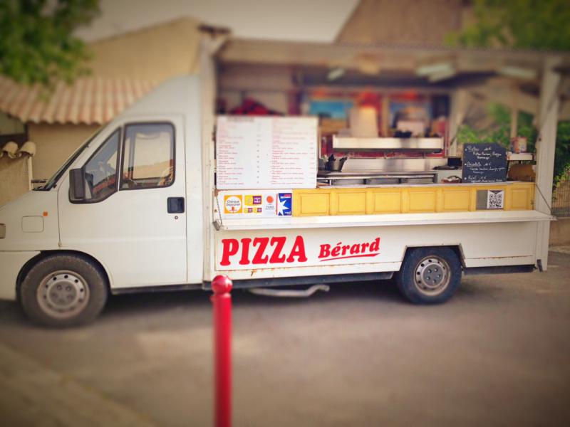 JustFrance's tweet photo. A8: For a simple yet tasty meal find a camion à pizza (pizza truck) in Provence. https://t.co/71ltijKJQH #foodtravelchat https://t.co/QCIvT0tewB