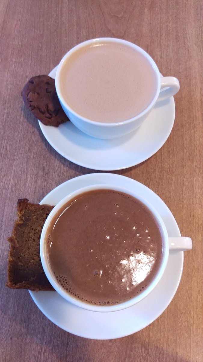 VJRedlon's tweet photo. .@CityFood_mag I'm at Bella Geleteria #hotchocolatefest this is how beer is meant to be savoured #redtruck #orvegan #options #delicious https://t.co/qdyW3HyixT