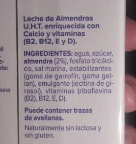 gominolasdpetro's tweet photo. Un aplauso para esta "leche de almendras" sin leche ni almendras (apenas). Agua con azúcar a precio de oro. https://t.co/0i3v0aEYIS