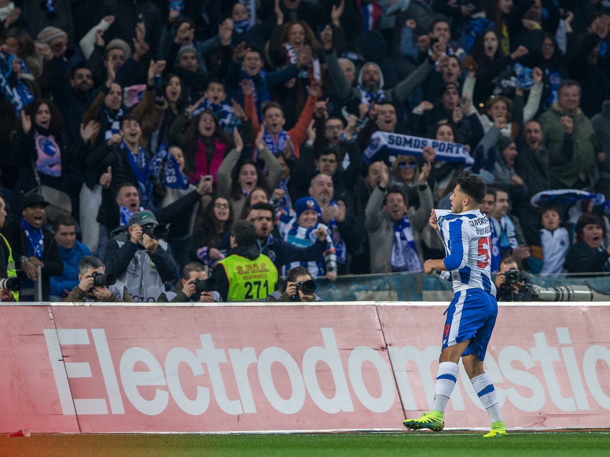 FCPorto's tweet photo. De que cor é o teu coração?

#FCPorto https://t.co/g6yY03pVsb
