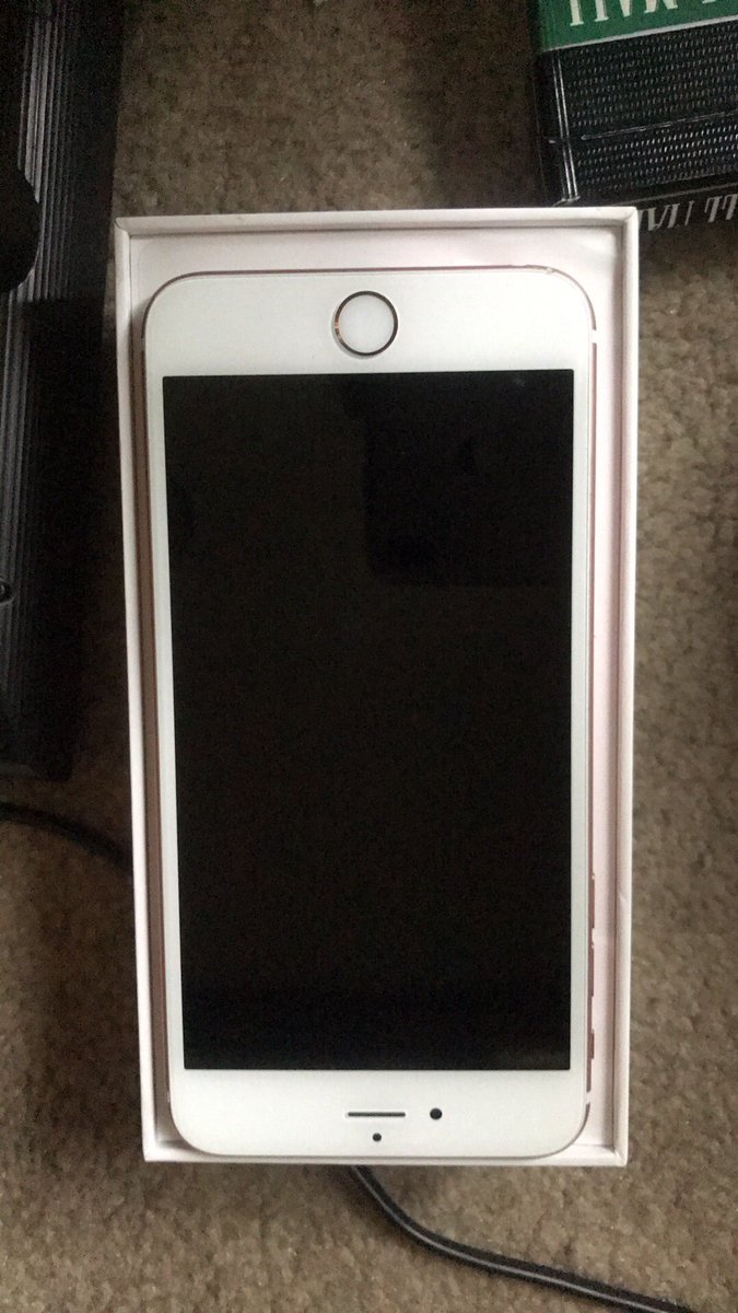autumn_maher's tweet photo. IM SELLING IPHONE 6sPLUS or 7plus the 6 is 450-500$ the 7 is 600- maybe 550 https://t.co/j7tCQnlbIL