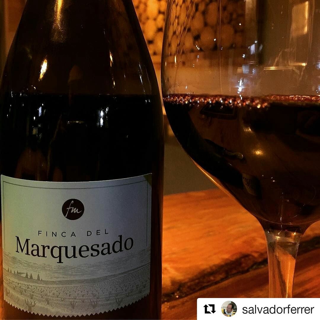 laesquinard's tweet photo. Miércoles de Vino esquineros...con la exquisita música del #GRUPOREFINADOS 👌🍷
#winesday
#forgetmilk
#gotwine
#constanza
#constanzard https://t.co/yrMn0zOaal