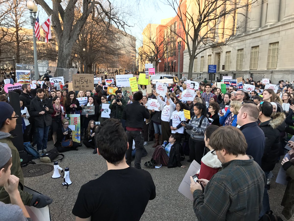Undocu_Ricky's tweet photo. "When immigrants rights are under attack ? What do we do stand up fight back" #HeretoStay #buildbridgesnotwall @UNITEDWEDREAM @Somos_CASA https://t.co/9a8brs7wtq