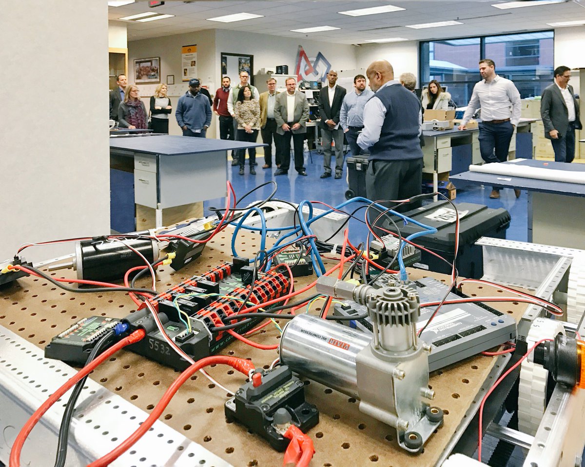 startgarden's tweet photo. What would you make if materials, a space to create and expert assistance were available for your next project? #TheMEZ @UMich #MakerMvmnt https://t.co/cB2huskTK0