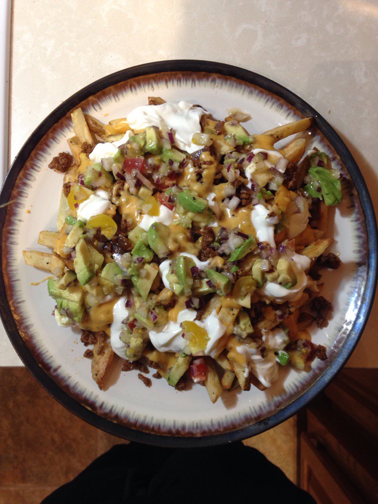 FOODaSALT's tweet photo. Taco poutine for dinner tonight! 🌮🍟🤤 https://t.co/U6NMxr1xtW