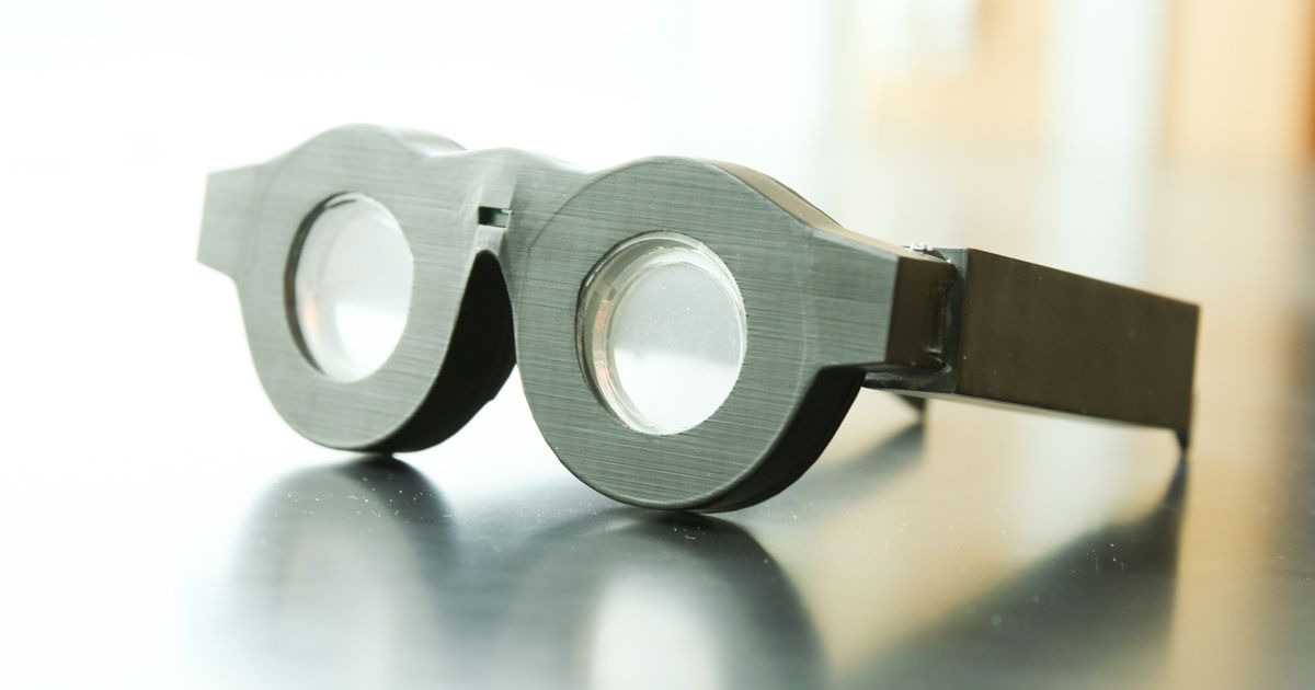 Taahakhalid's tweet photo. This pair of glasses can change focus based on what you look at https://t.co/xt9VoKvU7Y #Future_Tech #Eyesight https://t.co/2H2Ngj22lH