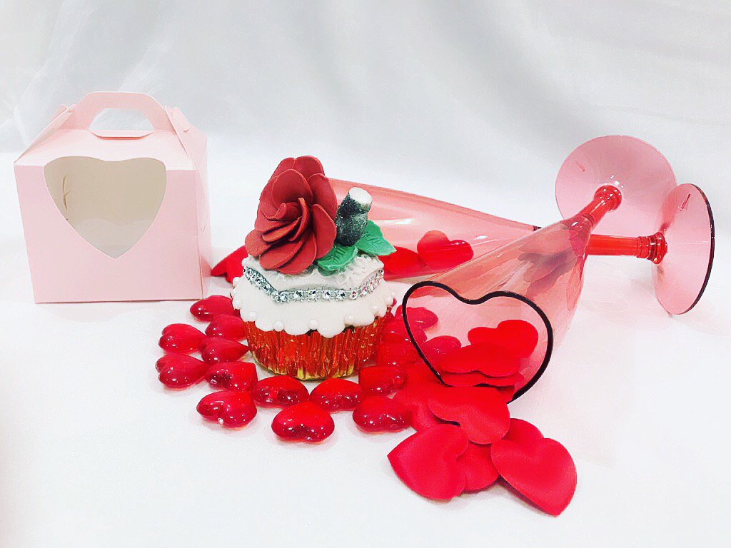 shaliscakes's tweet photo. For the one you love ❤️ #valentines #cupcake #love #heart #valentine #valentinesday #birthdaycake #baker #cupcakes  #shaliscakes #slough https://t.co/tBvd74fCKM