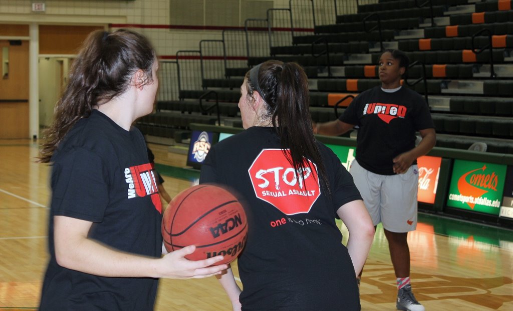 UTDTitleIX's tweet photo. Last Saturday, UTD men's and women's basketball teams showed that Comets are UniTeD against sexual assault:  https://t.co/LuoCoCs4Kd https://t.co/YpMXFiAbOQ