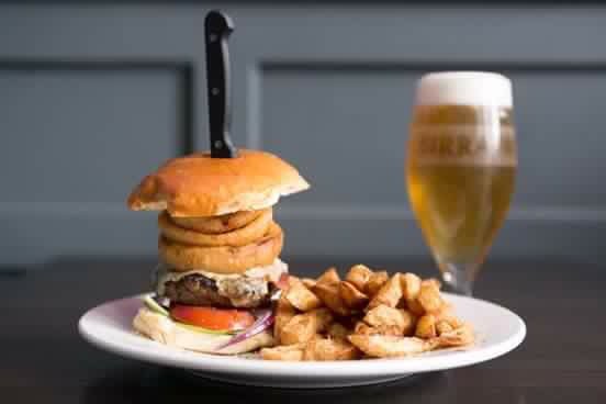 CafePurple321's tweet photo. Legendary Burger https://t.co/VC8EQvT7Wg