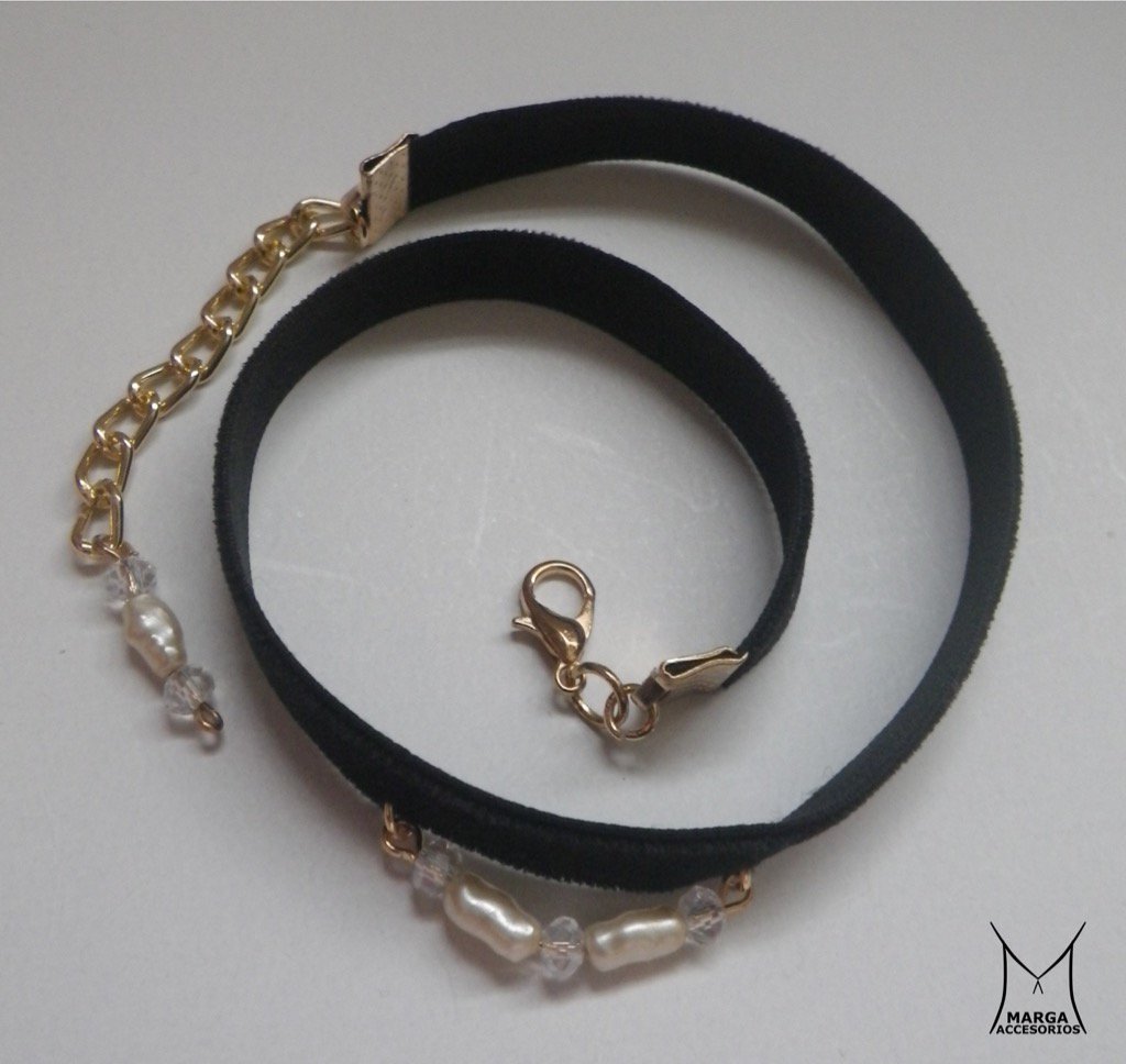 MargaAccesorios's tweet photo. Choker  for an elegant occasion 💁🏻#Choker #2017 #Perla #Elegant #Logo #Broche #Vzla #Dije #FashionWeek #BuenMiercoles https://t.co/LxyQwA6pYt