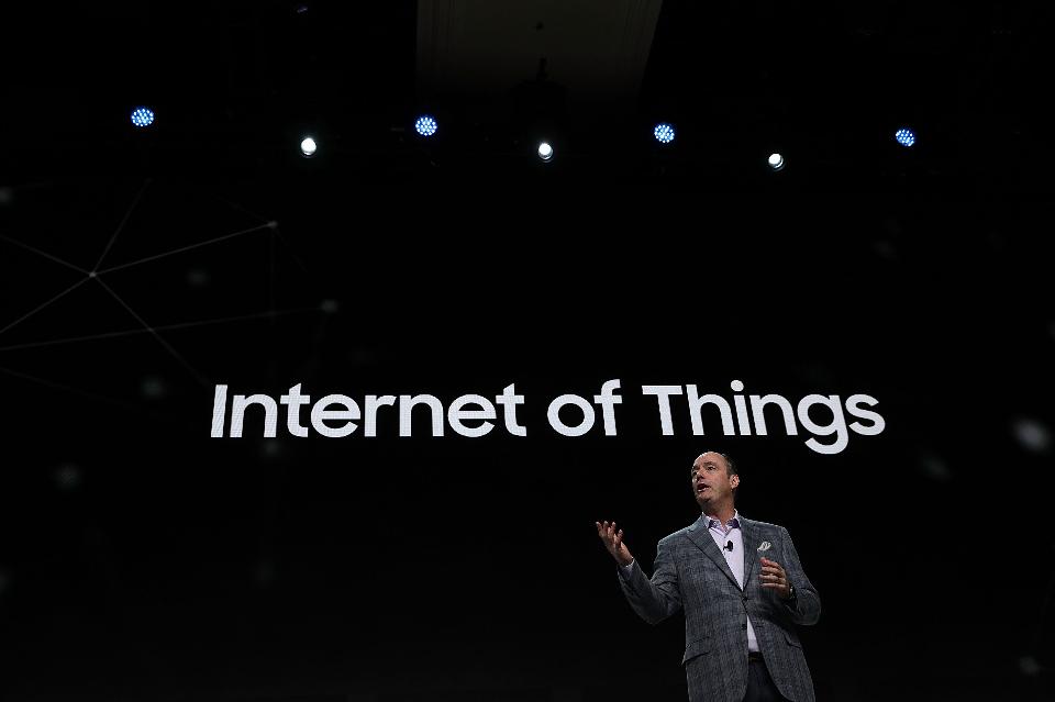 Forbes's tweet image. The internet of things will majorly change commerce as we know it. Here's how: on.forbes.com/60158RcQN