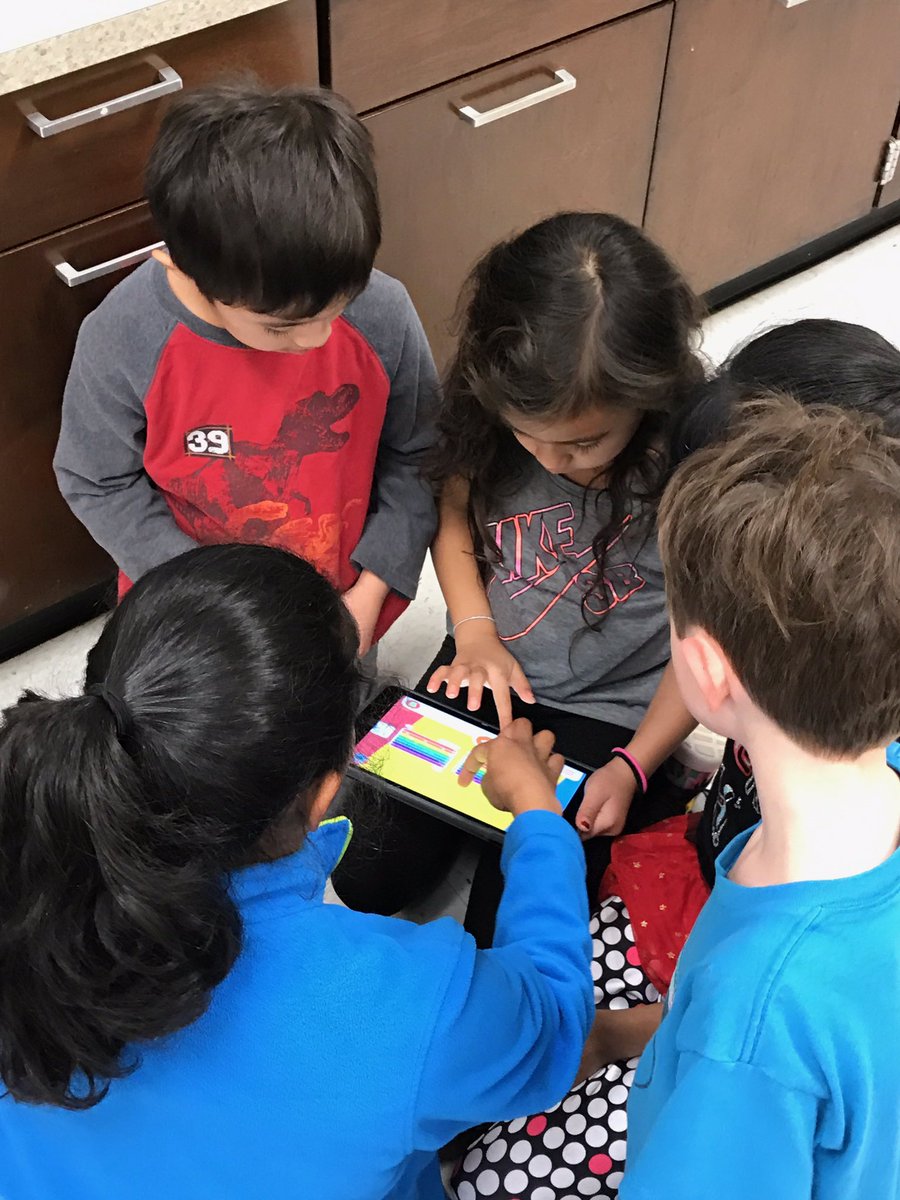 kellybkeller's tweet image. Coding with Dot and Dash (and some fantastic friends who came to help)! @DolvinES @msmorrisra #dolvintechteam #firstgrade #codingatanyage