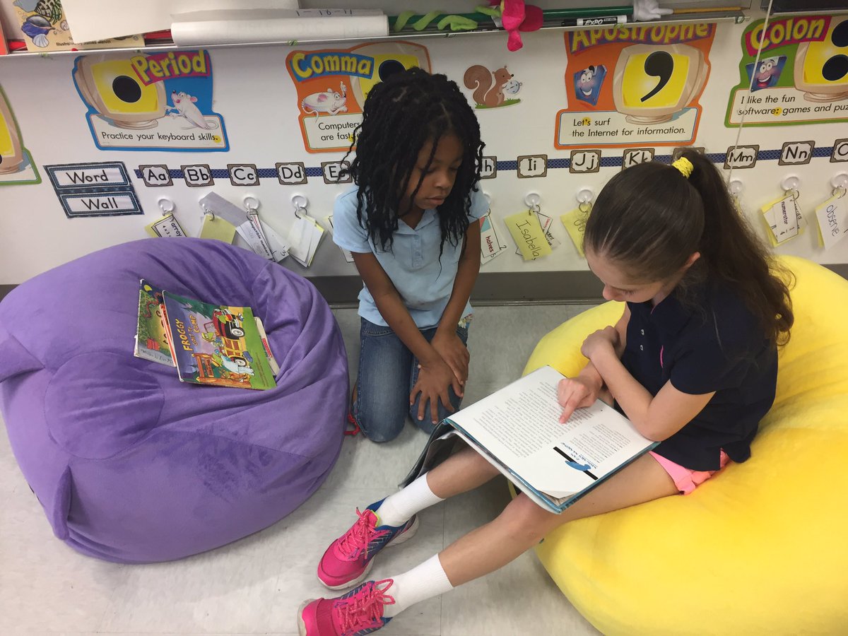MrsBerlatsky's tweet photo. Reading with our 1st grade buddies @msjvanwinkle! #PBCReads #VerdeReads #GrowingStrong #PeaceLove3rd https://t.co/t9LuRph11h