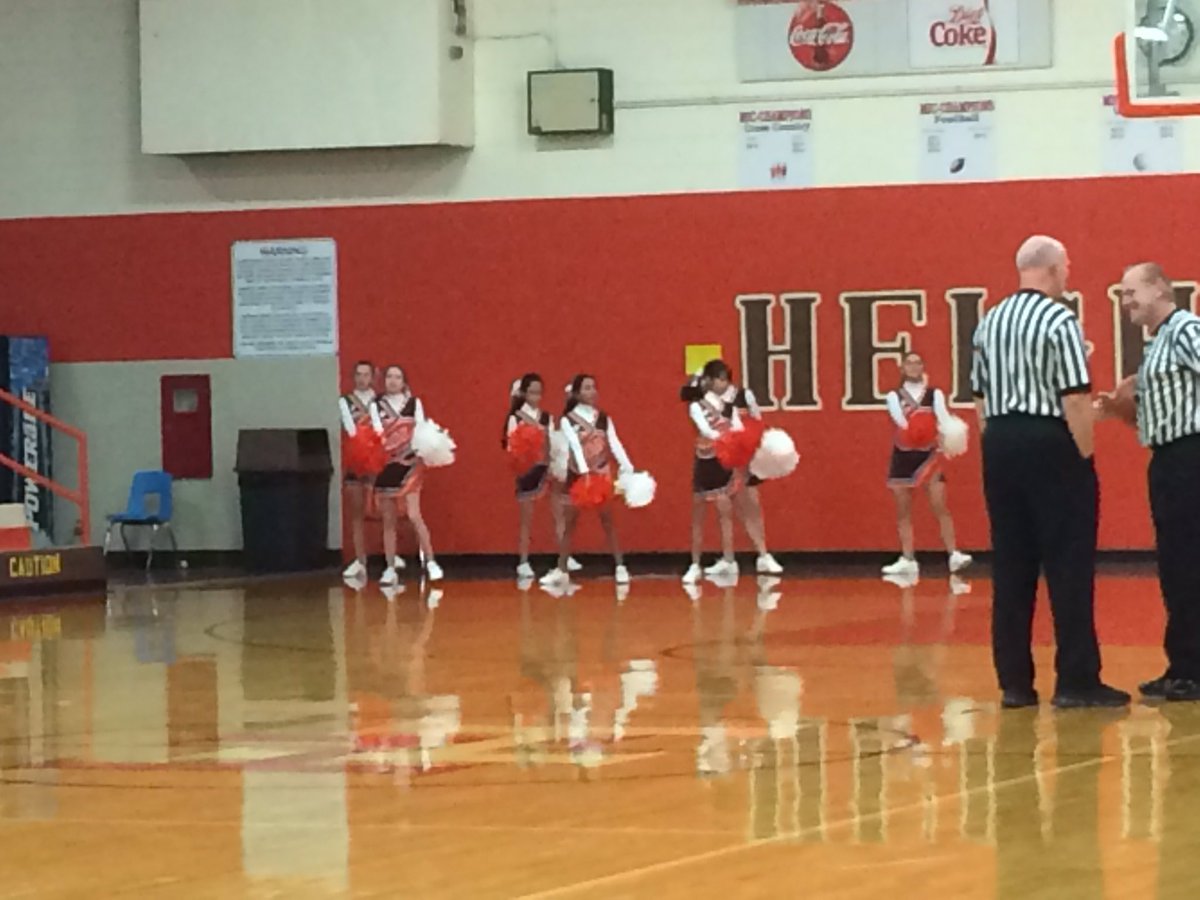 Kiger7HHMS's tweet photo. HHMS 6th grade taking on HSE. Go Huskies!! #hhmspride #hhmsbball #hhmscheer https://t.co/l6CCIuqusz