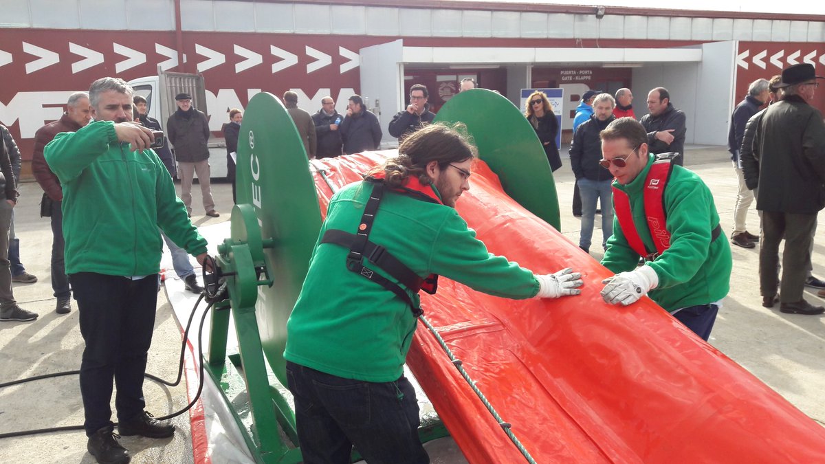 Sorbcontrol's tweet photo. Gran asistencia en el ejercicio demostracion de los #oilspill #equipments en #Palma de #Mallorca. https://t.co/AIyNlZG0qN