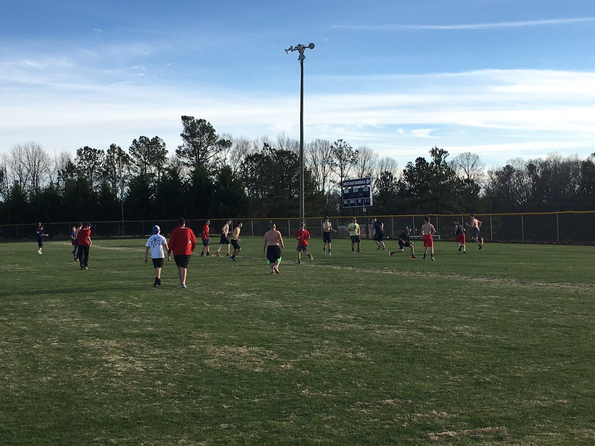 WestOakBaseball's tweet photo. Enjoying the last day of conditioning by getting in some ultimate frisbee. #weworkweplay https://t.co/0LlUVUhUzU