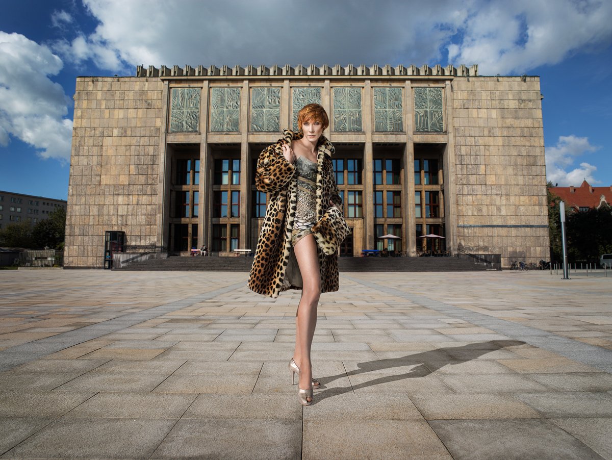 Best Winter leopard coat #coat #leopard Modna i już! Moda w PRL. Katalog wystawy  #fashion #modna #model #PRL  BarbaraHoFF <a href="/MNKrk/">Muzeum Narodowe w Krakowie</a> <a href="/BAstudio/">Beata Augustyniak</a>