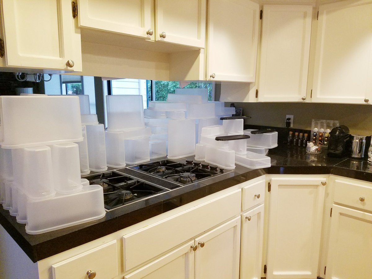 JennBardsley's tweet photo. I can't wait for my #modularmates total pantry makeover tomorrow! #GetOrganized #momlife @tupperware https://t.co/OqYXW4NRLC
