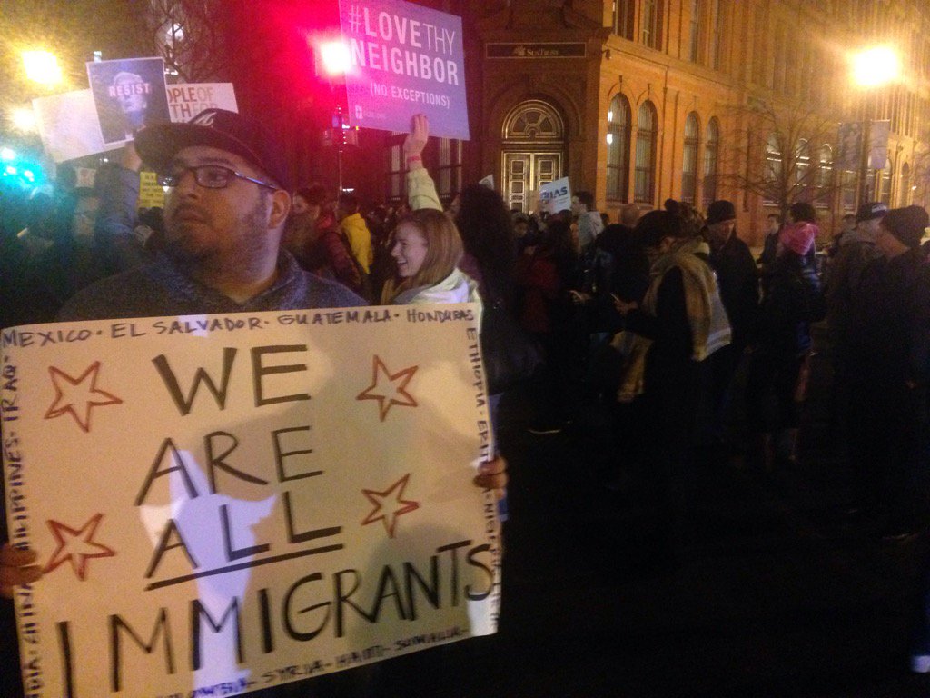 PeteTucker's tweet photo. #HeretoStay #RefugeesWelcome protest continues to occupy 15th street by White House https://t.co/1KY5jueBmL