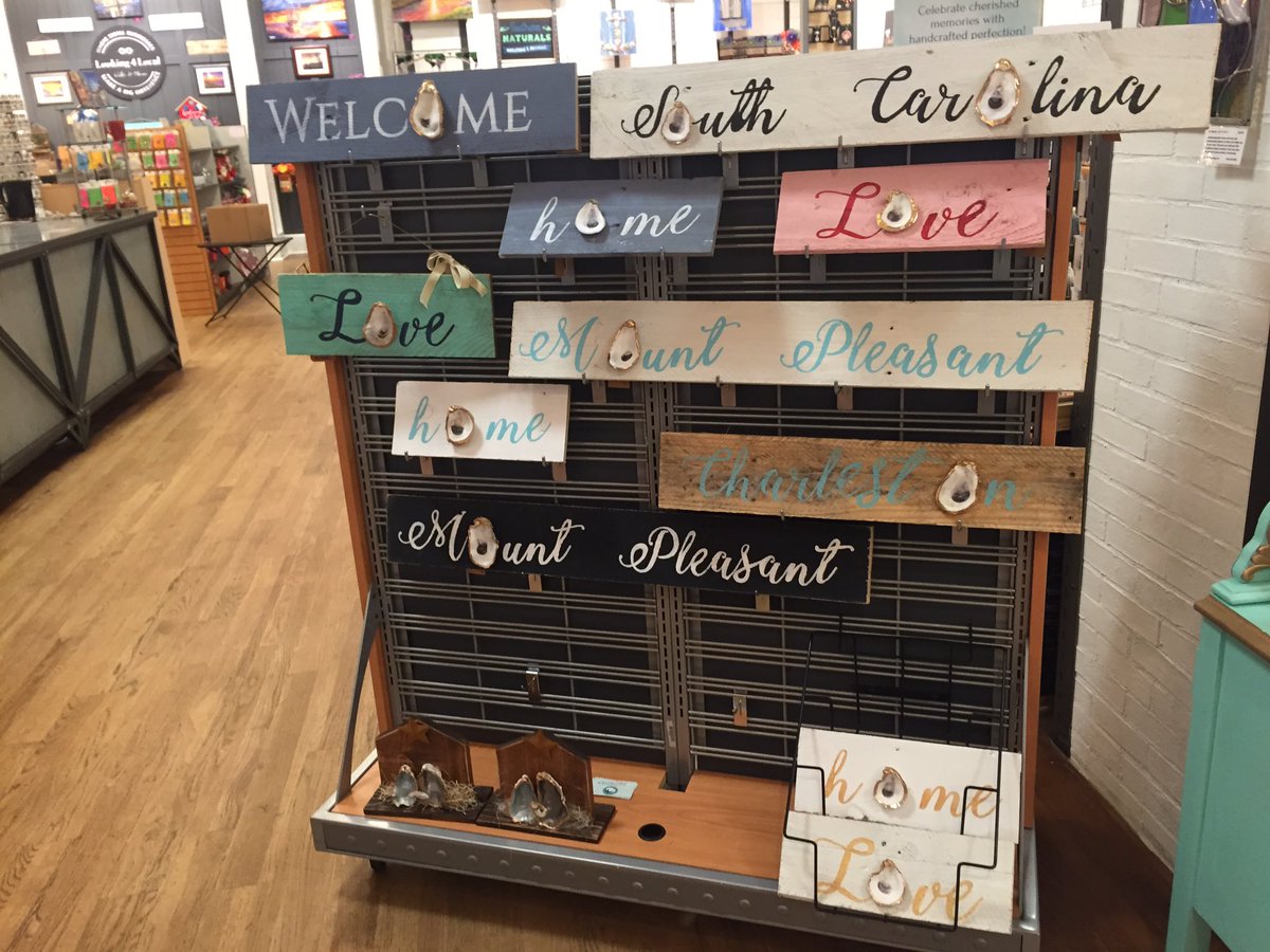 Looking4LocalSC's tweet image. Loving these oyster shell signs! 😍 #homedecor #beachlife #shopping #supportlocal #shoplocal #Local #Charleston