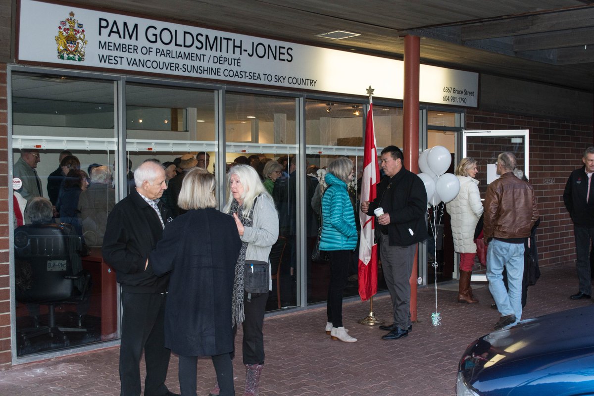 pgoldsmithjones's tweet photo. Join us this Saturday, January 28, between 4 and 6PM for a New Year’s #OpenHouse. 6367 Bruce Street. See you there. #WVSCSSC https://t.co/SoqHOB43hY