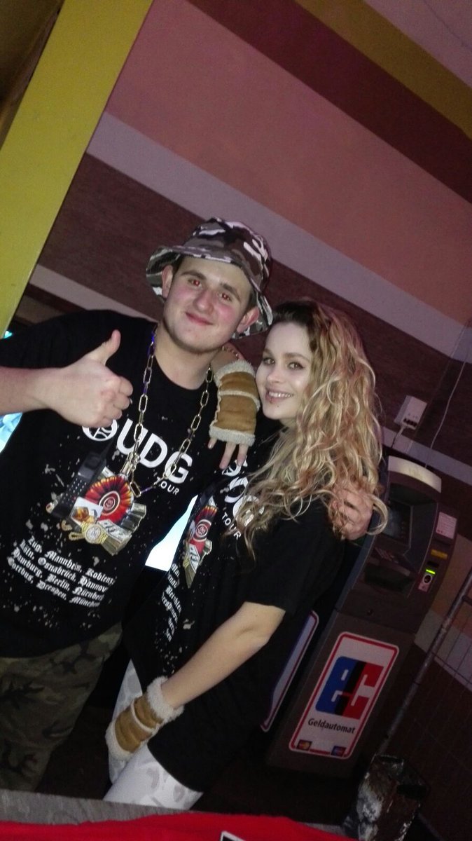 DerEchteCookie's tweet photo. Absolut beste Performance NBG Turn Up danke euch @YSLPlug @YoungHustensaft @SonixBeats @ILoveYouLissa https://t.co/ys4oQFTPNU