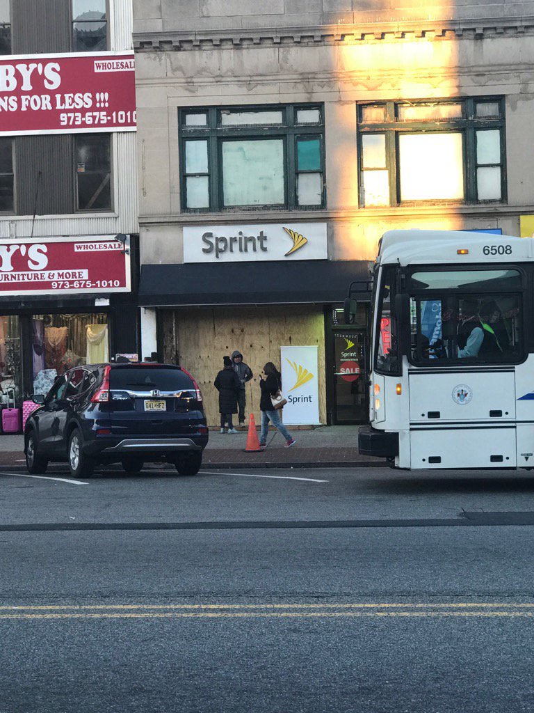 thayesnet's tweet photo. I am starting to feel bad for these guys. So sad........but so glad to be @TMobile https://t.co/byjtlWBsW3