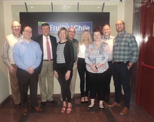 Representantes del retail de EEUU y Canadá conocen el proceso productivo y de exportación de la fruta chilena simfruit.cl/noticias-desta…