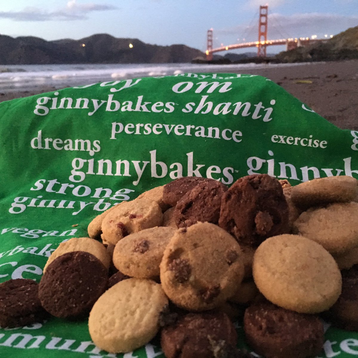 ginnybakes's tweet photo. We left our #cookies in #SanFrancisco 💗 #baked cookies @bakerbeach #ginnybakes #organic #glutenfree #nonGMO
#chocolatechip #minidreams https://t.co/UnMnkOsZW4