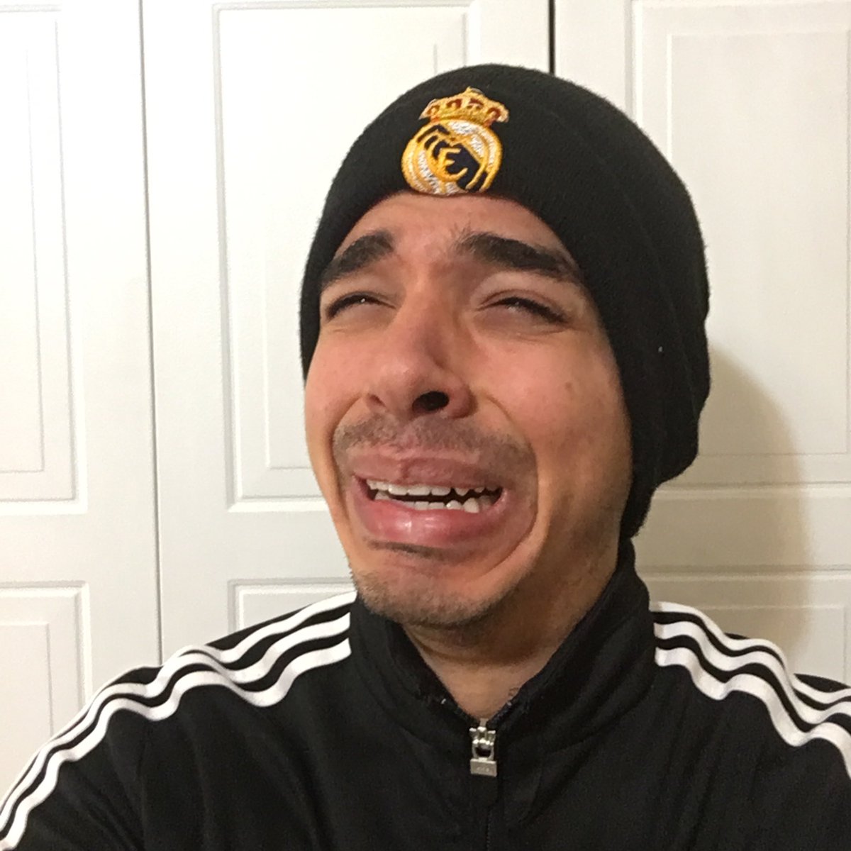 Javierito321's tweet photo. Cuando eres del Madrid y te eliminan de la Copa del Rey / Pero también eres Zuliano y recuerdas que las Aguilas son campeones https://t.co/Nj60eFFGRy