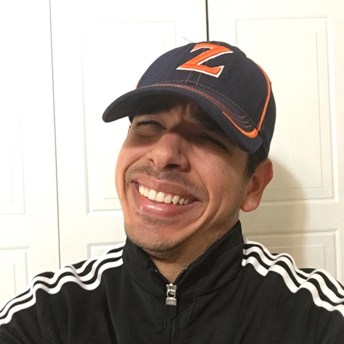 Javierito321's tweet photo. Cuando eres del Madrid y te eliminan de la Copa del Rey / Pero también eres Zuliano y recuerdas que las Aguilas son campeones https://t.co/Nj60eFFGRy
