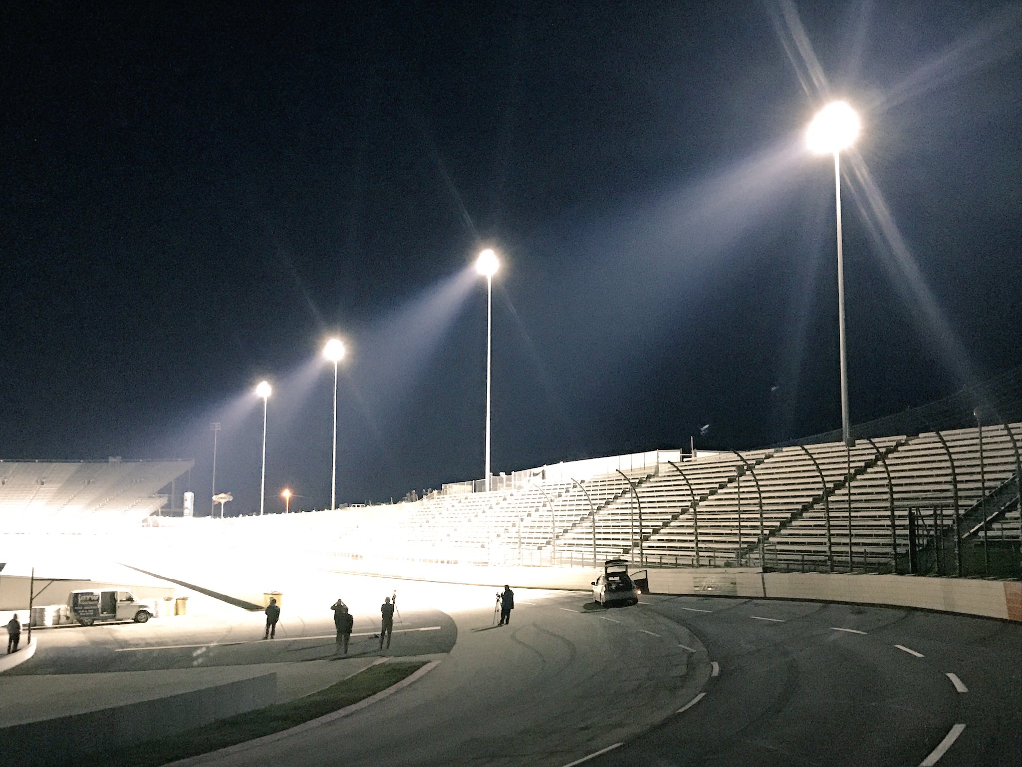 C3Dbx7mUEAAYiA7.jpg:large