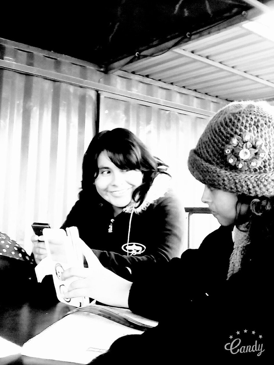 6Numer's tweet image. Nada mejor que reírse con un amigo y que nadie entienda 😁💖