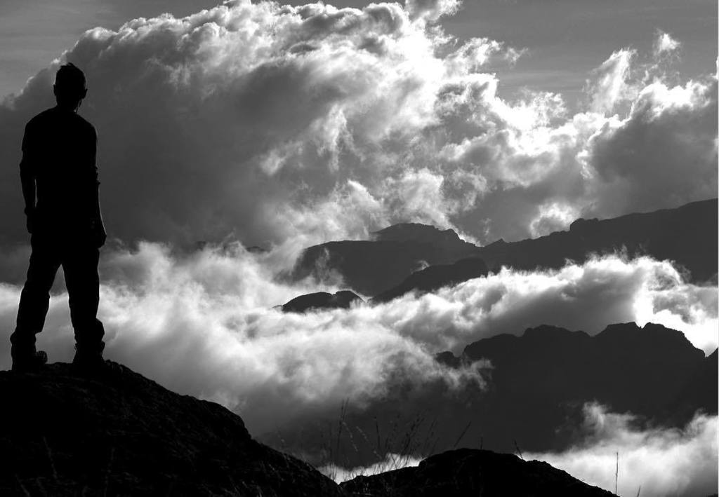 jonathanronzio's tweet photo. Reflecting on the beauty above the clouds is always a favorite activity of mine! #explorei… https://t.co/4kG0VRc08T https://t.co/1Tf6Km87C3