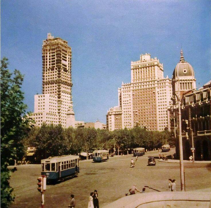 Plaza de España #Madrid 1958 Visita la galería completa bit.ly/2hgMBl7