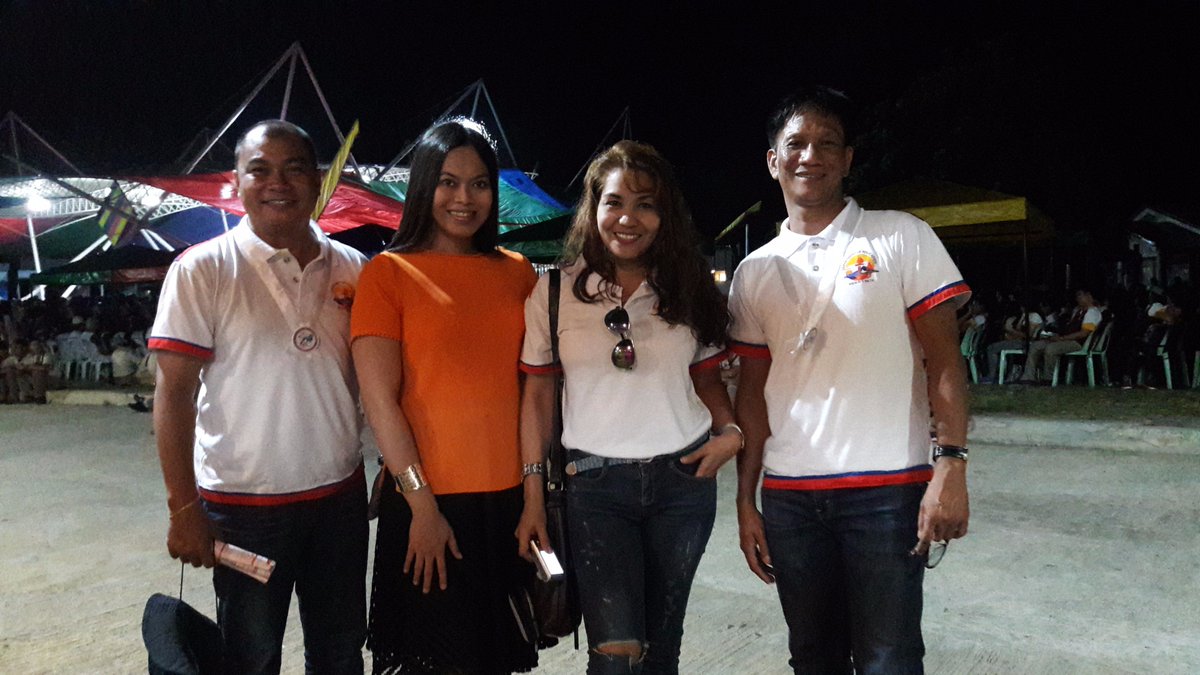 NaomiFontanos's tweet photo. Met old & new friends @ d opening of d 2017 NSPC. #NSPC2017 #OneDepEd #tayoparasaedukasyon #goKto12 https://t.co/SDOm2Cxcgm