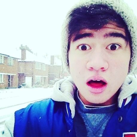 Happy 21st birthday to Calum Hood 