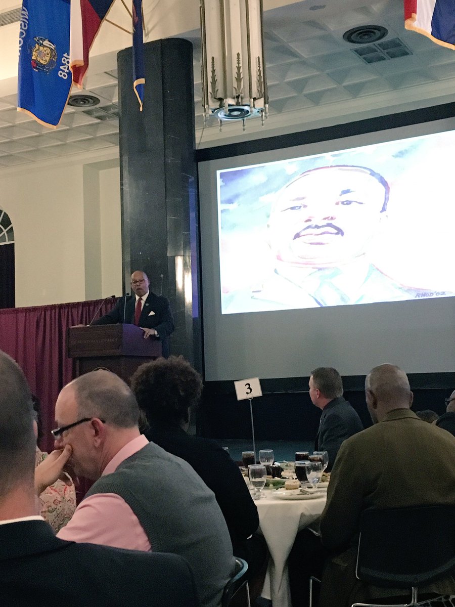 EKUalums's tweet photo. Wonderful MLK Banquet tonight - very proud of alum Dr. Elaine Farris, recipient of the Alumnus Community Service award! #EKUnited https://t.co/BFVRX7Z9OA