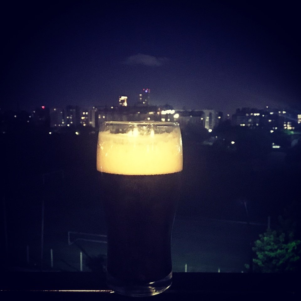 Thecervezas's tweet photo. La noche esta ideal para una Black Rye Ipa de @cervezafinn. #cerveza #beer #CraftBeer #ipa #blackrye #birra #cervezaartesanal https://t.co/O5BtLNtZs1