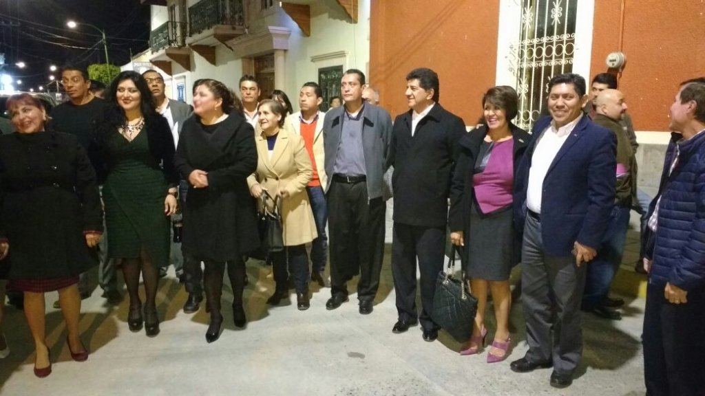 AgroMatch_Gto's tweet photo. Larissa Solórzano Alcalde de Pueblo Nuevo inaugura Feria de la olla con Delegados Alcaldes y Diputados #Guanajuato https://t.co/k6IhhjyK8c