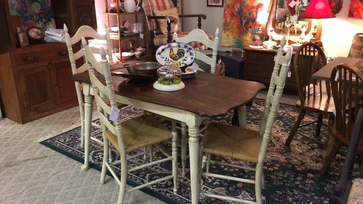 FindsAntique's tweet photo. Farm style breakfast table with four chairs $399
#breakfasttable #tablewithchairs #farmhouselove #shoplocal #uniquefindsantiques https://t.co/x3WCaXgtKg