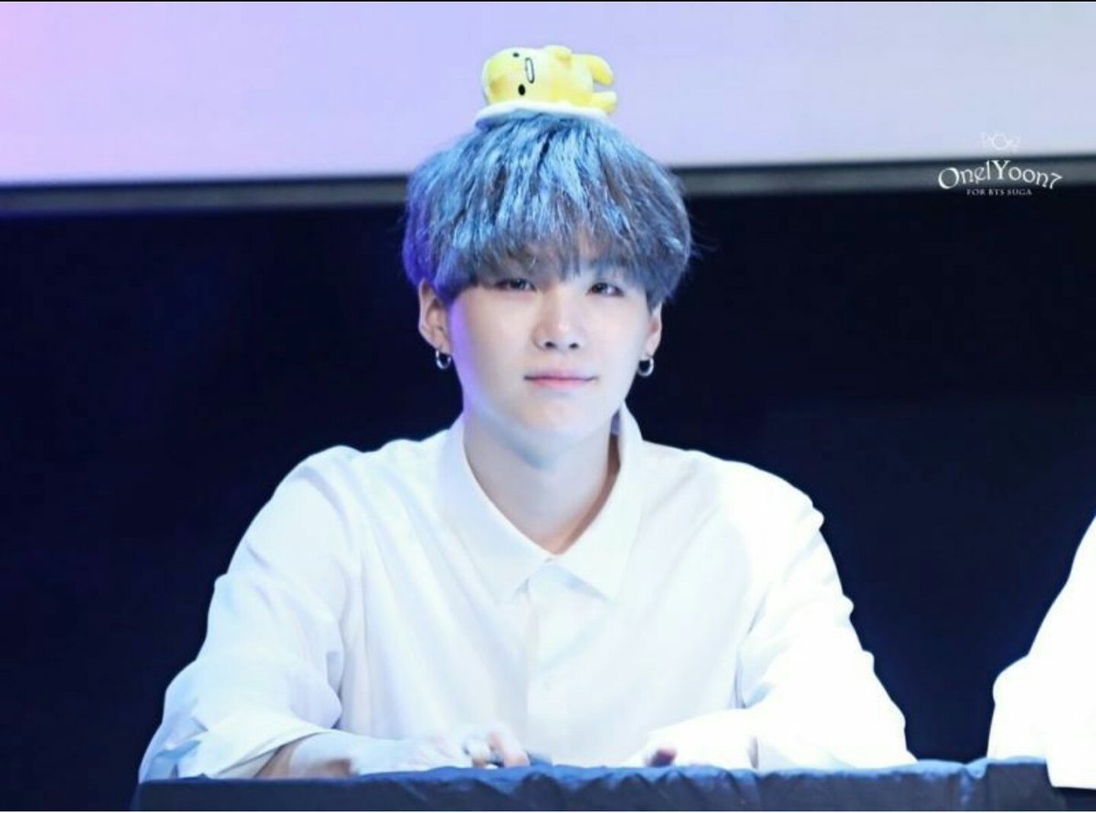 くるみ Btsのシュガ ユンギ さんは サイン会でぬいぐるみ貰うと 何故か全て頭に乗せてくれるんだけど ムーミンは無理だったみたい 可愛い さっきの動画とのギャップ死ねる T Co Cyencwqpsh Twitter
