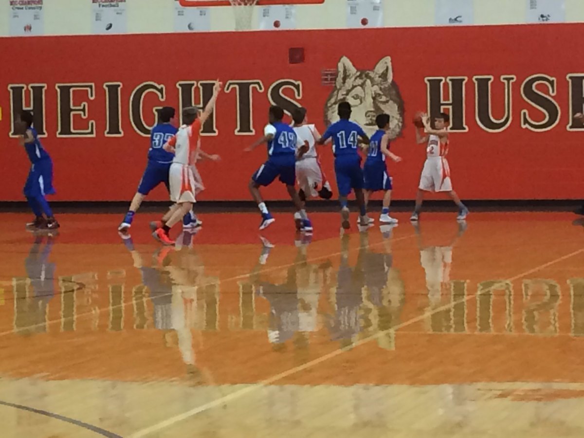 Kiger7HHMS's tweet photo. HHMS 6th Grade against HSE for game number 2 tonight. Go Huskies!! #hhmspride #hhmsbball #hhmscheer https://t.co/Gog48jISiG