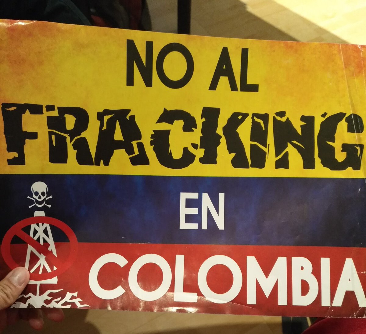 LucianoQuindio's tweet photo. Haremos debate de control político al fracking en Colombia. LA PAZ TAMBIÉN SE HACE CON LA NATURALEZA. #NoAlFrackingEnColombia https://t.co/P3UxWtSFAw
