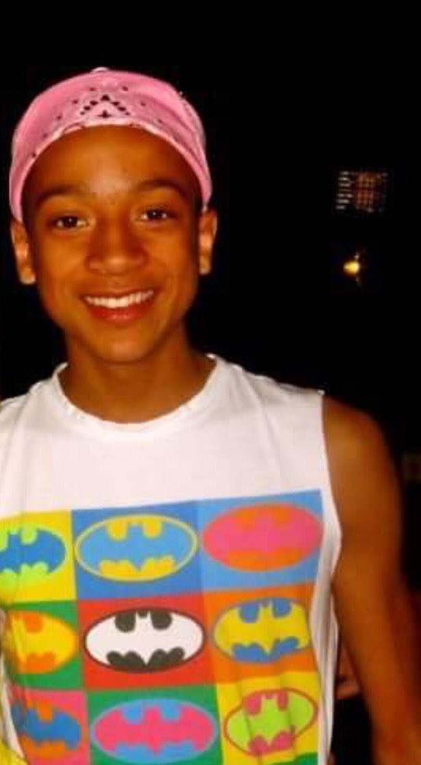 chipN92's tweet photo. Even the brightest smiles can hide the darkest pain #BellLetsTalk #kw46 https://t.co/anL6n2OzCI