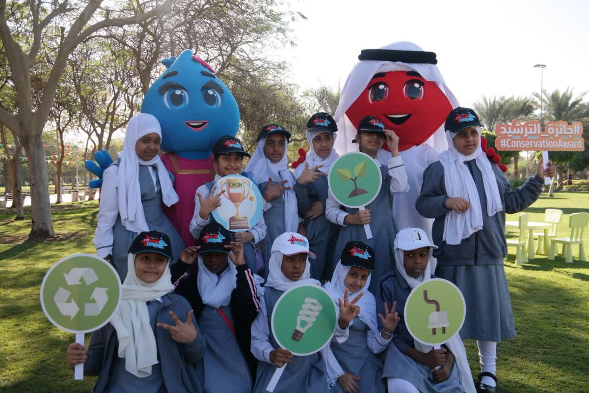 DEWAOfficial's tweet photo. Noor &amp; Hayat entertaining the students during #ConservationAward session at the reading tent in Zabeel Park #DEWA https://t.co/DJ6kK0xsS4