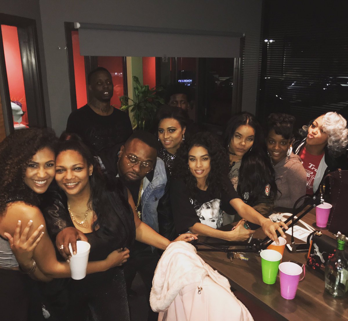 TrapafaceFB's tweet photo. Thanks to @dirtbeats &amp; @djdirtyrae @dallasangels100 @100radiolive for tonight! #traphousejumpin &amp; #shawtygotabagg @jinmusicgroup https://t.co/ANrHGoZSgC